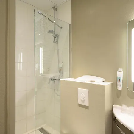 Ibis Tour Montparnasse 15eme Otel 3*