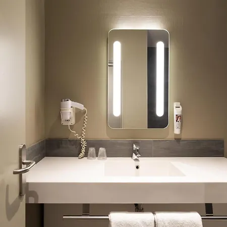 Отель Ibis Tour Montparnasse 15eme Париж