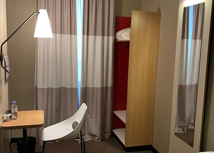 Ibis Tour Montparnasse 15eme Hotel