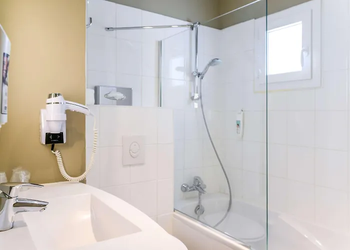 Hotel Ibis Tour Montparnasse 15eme Parigi