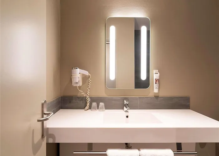 Ibis Tour Montparnasse 15eme Hotel 3*