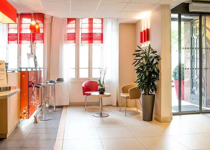 Hotel Ibis Tour Montparnasse 15eme Parigi